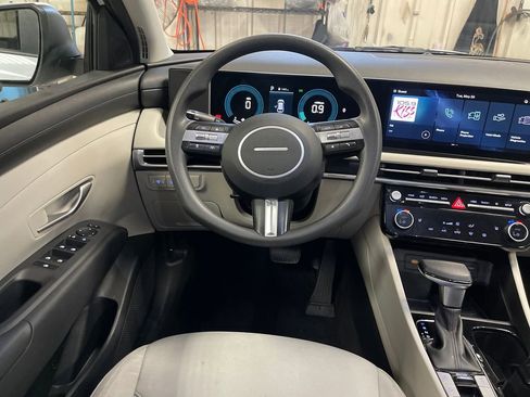 Used 2025 Hyundai Tucson SEL AWD/4WD image 17