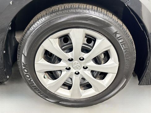 Used 2022 Toyota Corolla LE image 31