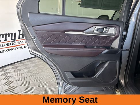 Used 2025 Ford Explorer Platinum w/ LUX Leather Package image 18