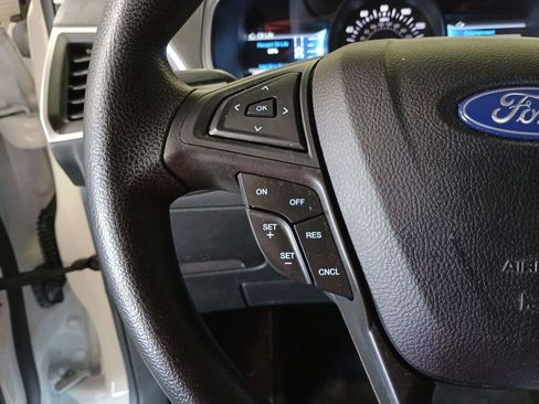 Used 2022 Ford Edge SE w/ Black Appearance Package image 9