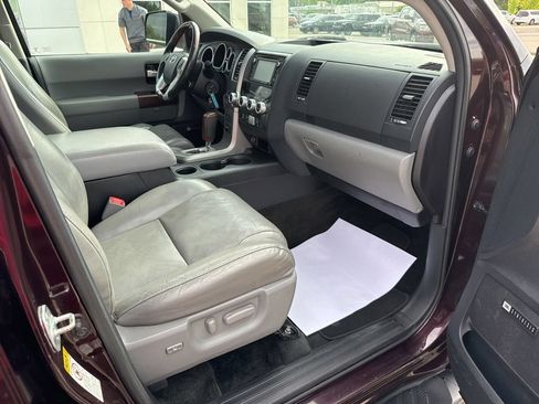 Used 2016 Toyota Sequoia Platinum AWD/4WD image 4
