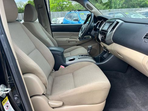 Used 2014 Toyota Tacoma PreRunner w/ SR5 Package image 10