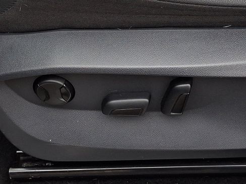 Used 2023 Volkswagen Tiguan SE R-Line image 26