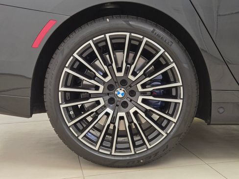 Used 2025 BMW 760i xDrive w/ Executive Package AWD/4WD image 7