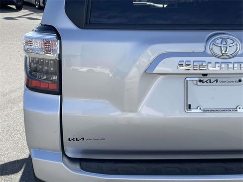 Used 2022 Toyota 4Runner SR5 image 10