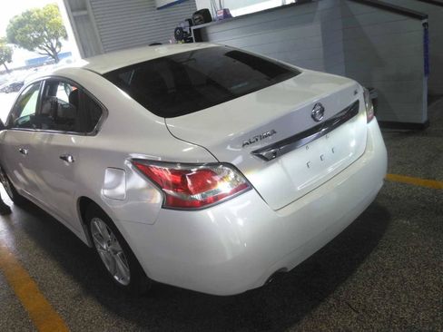 Used 2015 Nissan Altima 2.5 SL w/ Technology Package FWD image 4