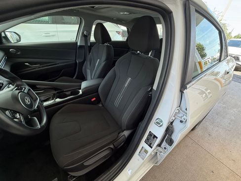 Used 2025 Hyundai Elantra SEL FWD image 36