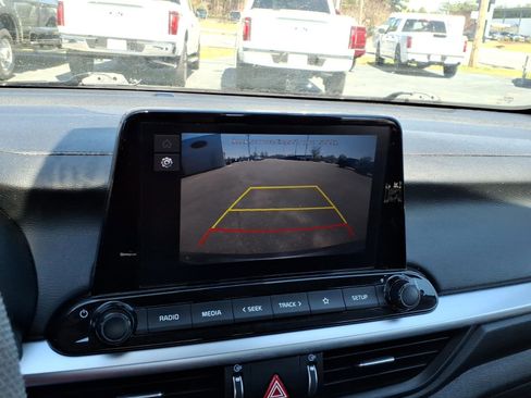 Used 2023 Kia Forte LXS image 10