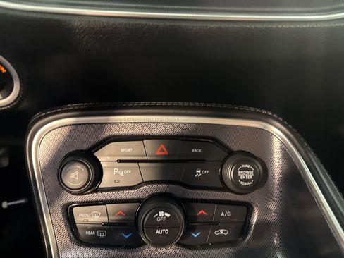 Used 2016 Dodge Challenger SXT Plus image 22