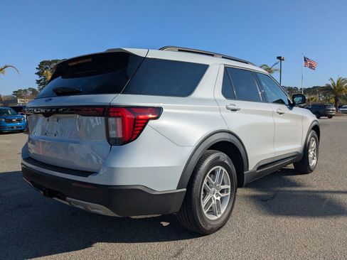 New 2026 Ford Explorer Active w/ Active Comfort Package image 4