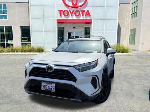 Used 2025 Toyota RAV4 SE w/ Convenience Package AWD/4WD image 4