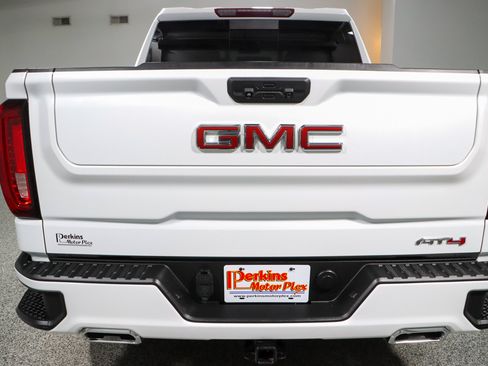 Used 2022 GMC Sierra 1500 AT4 w/ AT4 Preferred Package AWD/4WD image 9