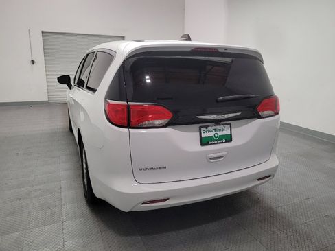 Used 2023 Chrysler Voyager LX FWD image 6