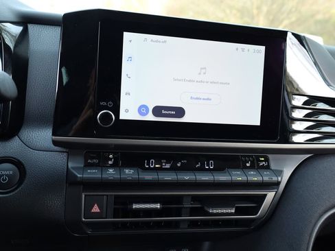 Used 2025 Toyota Camry LE image 5