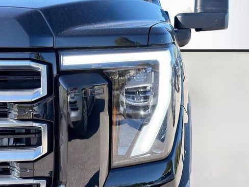 Used 2025 GMC Sierra 2500 AT4 w/ AT4 Premium Plus Package image 9