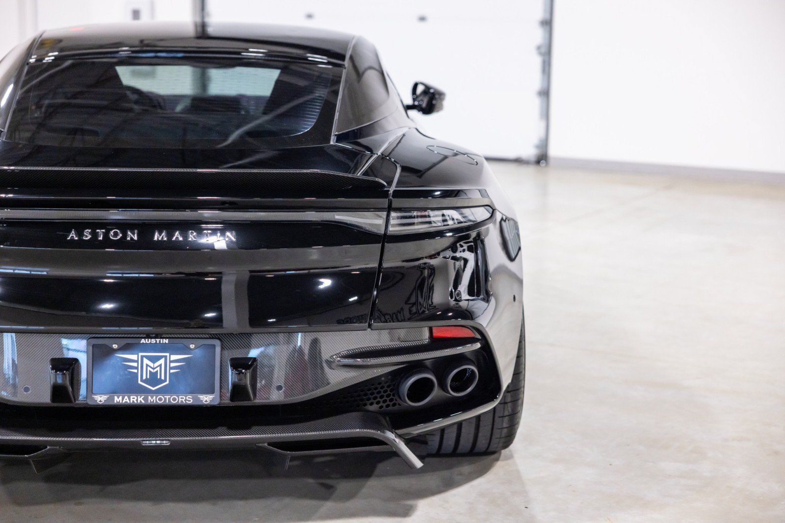 Used 2022 Aston Martin DBS Superleggera RWD image 13