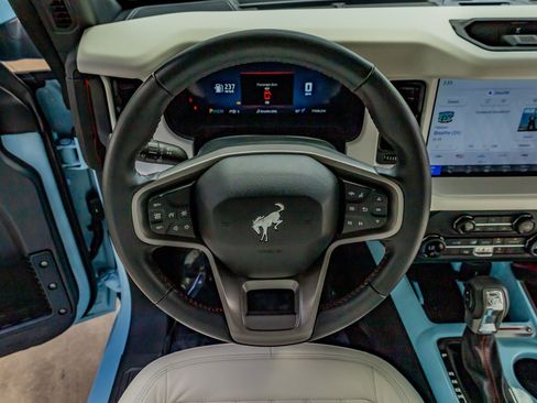 Used 2025 Ford Bronco Heritage Edition image 18