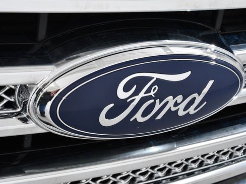 Used 2014 Ford F150 Lariat w/ Equipment Group 502A Luxury image 20