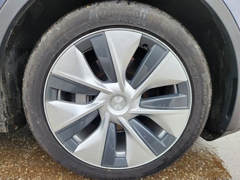 Used 2021 Tesla Model Y Long Range image 21