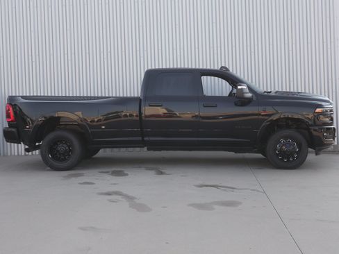New 2026 RAM 3500 Limited AWD/4WD image 4