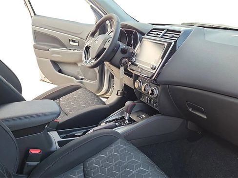 Used 2025 Mitsubishi Outlander Sport LE image 33