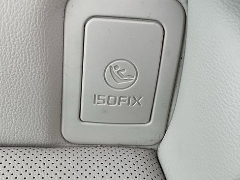 Used 2025 Genesis G70 2.5T image 16