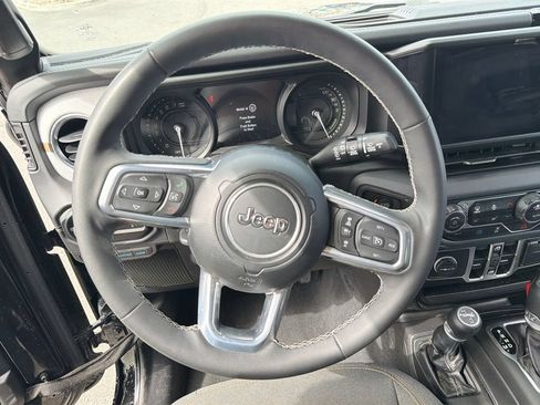 Used 2025 Jeep Wrangler Unlimited Sahara w/ Safety Group AWD/4WD image 11