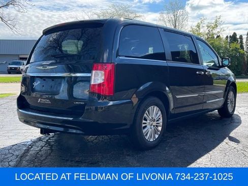 Used 2015 Chrysler Town & Country Limited Platinum FWD image 5