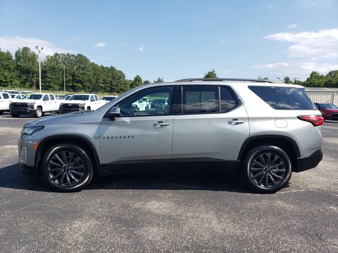 Used 2023 Chevrolet Traverse RS w/ LPO, Floor Liner Package FWD image 6
