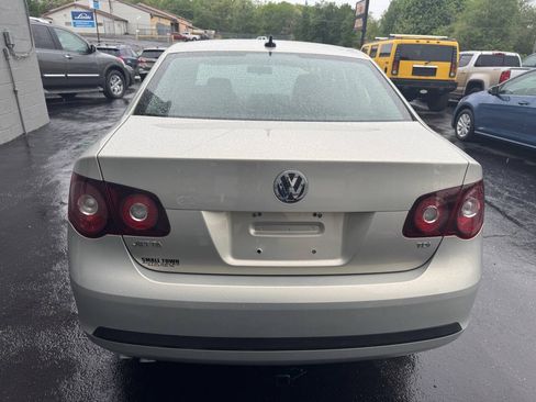 Used 2010 Volkswagen Jetta TDI FWD image 7