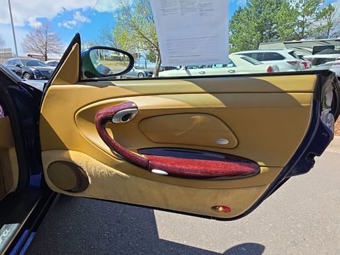 Used 2000 Porsche 911 Carrera 4 image 16