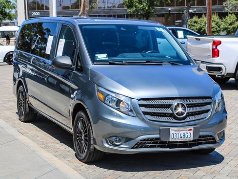 Used 2021 Mercedes-Benz Metris Passenger image 3