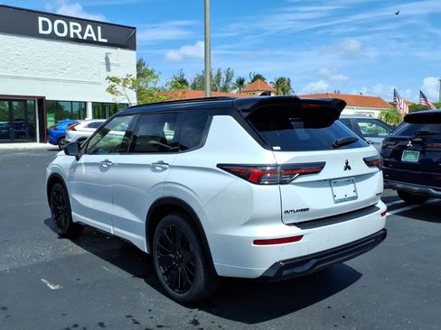 New 2026 Mitsubishi Outlander SEL Black Edition FWD image 8