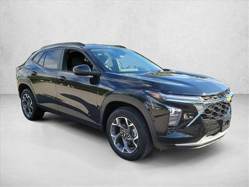 Used 2024 Chevrolet Trax LT w/ Driver Confidence Package FWD image 3