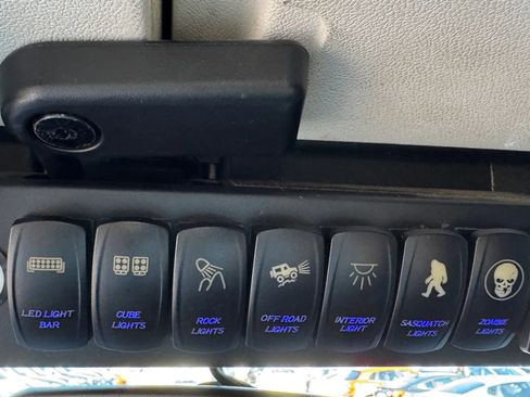 Used 2017 Jeep Wrangler Unlimited Sport w/ Quick Order Package 24S AWD/4WD image 31