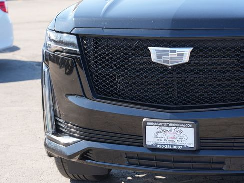 Used 2023 Cadillac Escalade Sport w/ LPO, ONYX Package image 9