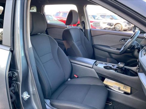 Used 2023 Nissan Rogue S image 9