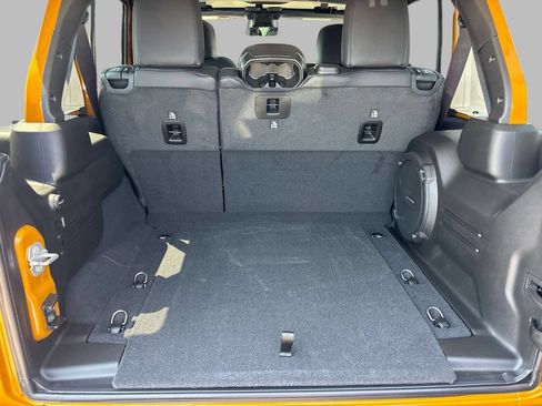 New 2026 Jeep Wrangler Unlimited Rubicon w/ Xtreme 35 Tire Package AWD/4WD image 4