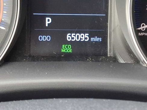 Used 2020 Toyota C-HR LE FWD image 19