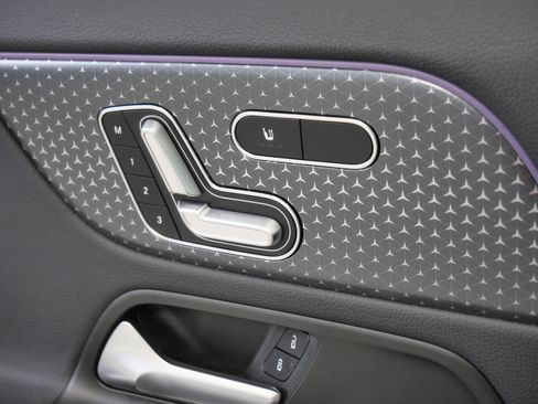 Certified 2025 Mercedes-Benz GLA 250 4MATIC image 33