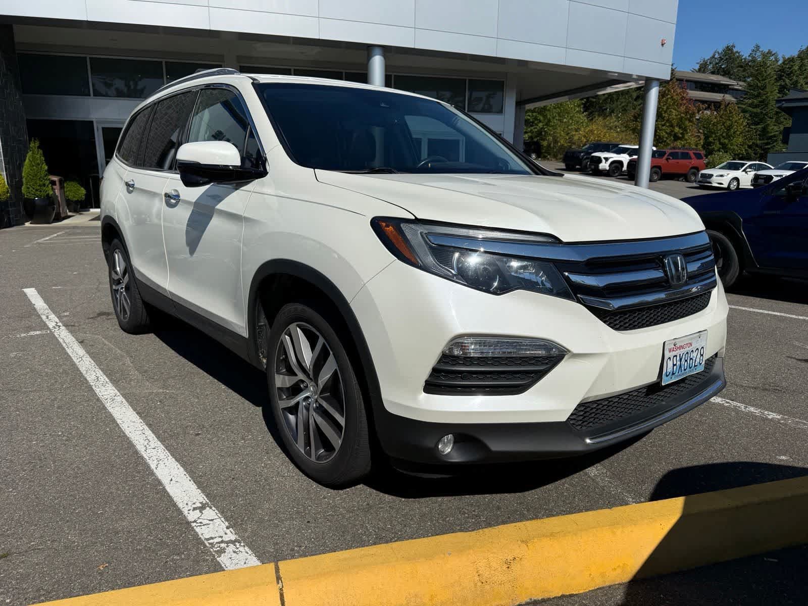 Used 2017 Honda Pilot Touring image 4