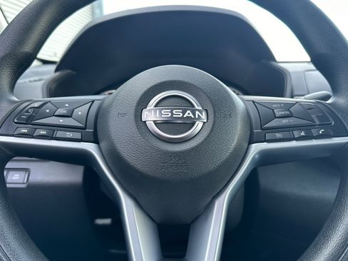 Used 2025 Nissan Altima 2.5 SV FWD image 23