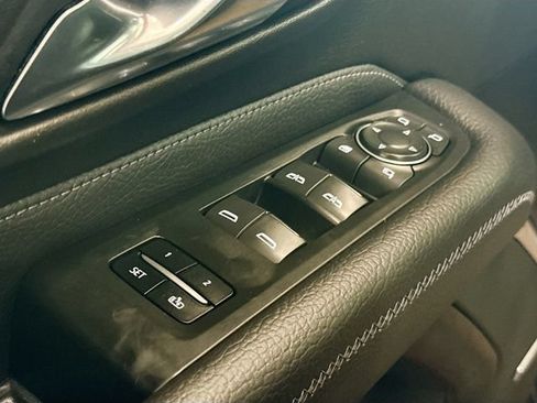 Used 2021 GMC Yukon XL Denali w/ Denali Premium Package AWD/4WD image 18