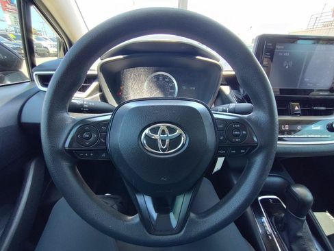 Used 2022 Toyota Corolla LE FWD image 18