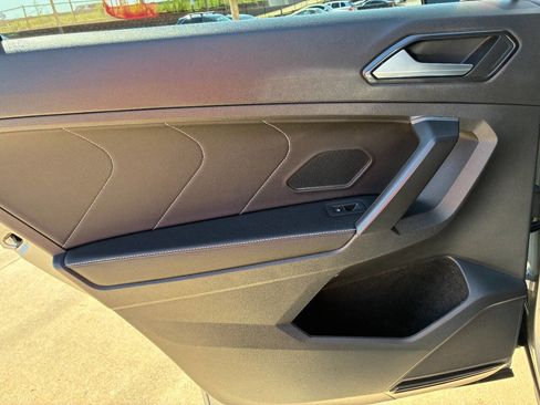 Used 2022 Volkswagen Tiguan SE R-Line image 11