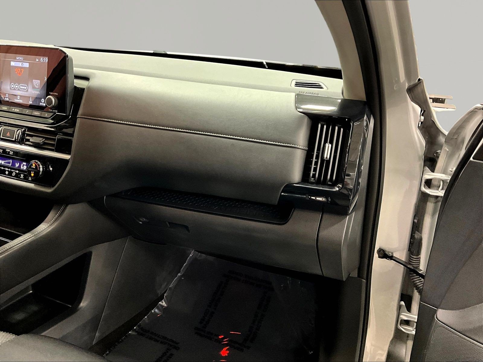 Used 2025 Nissan Pathfinder SV AWD/4WD image 27