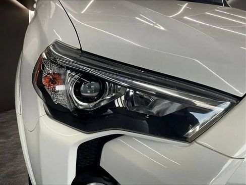Used 2021 Toyota 4Runner SR5 Premium w/ Moonroof Package RWD image 33