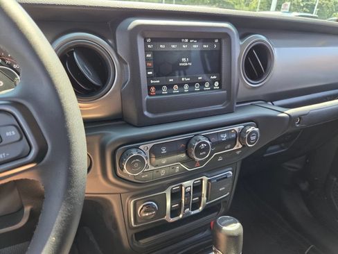 Used 2023 Jeep Gladiator Sport AWD/4WD image 21