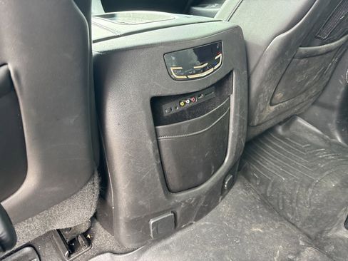 Used 2015 Cadillac Escalade ESV Luxury image 16