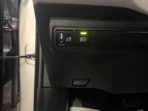 Used 2023 Toyota Corolla SE w/ SE Premium Package FWD image 31